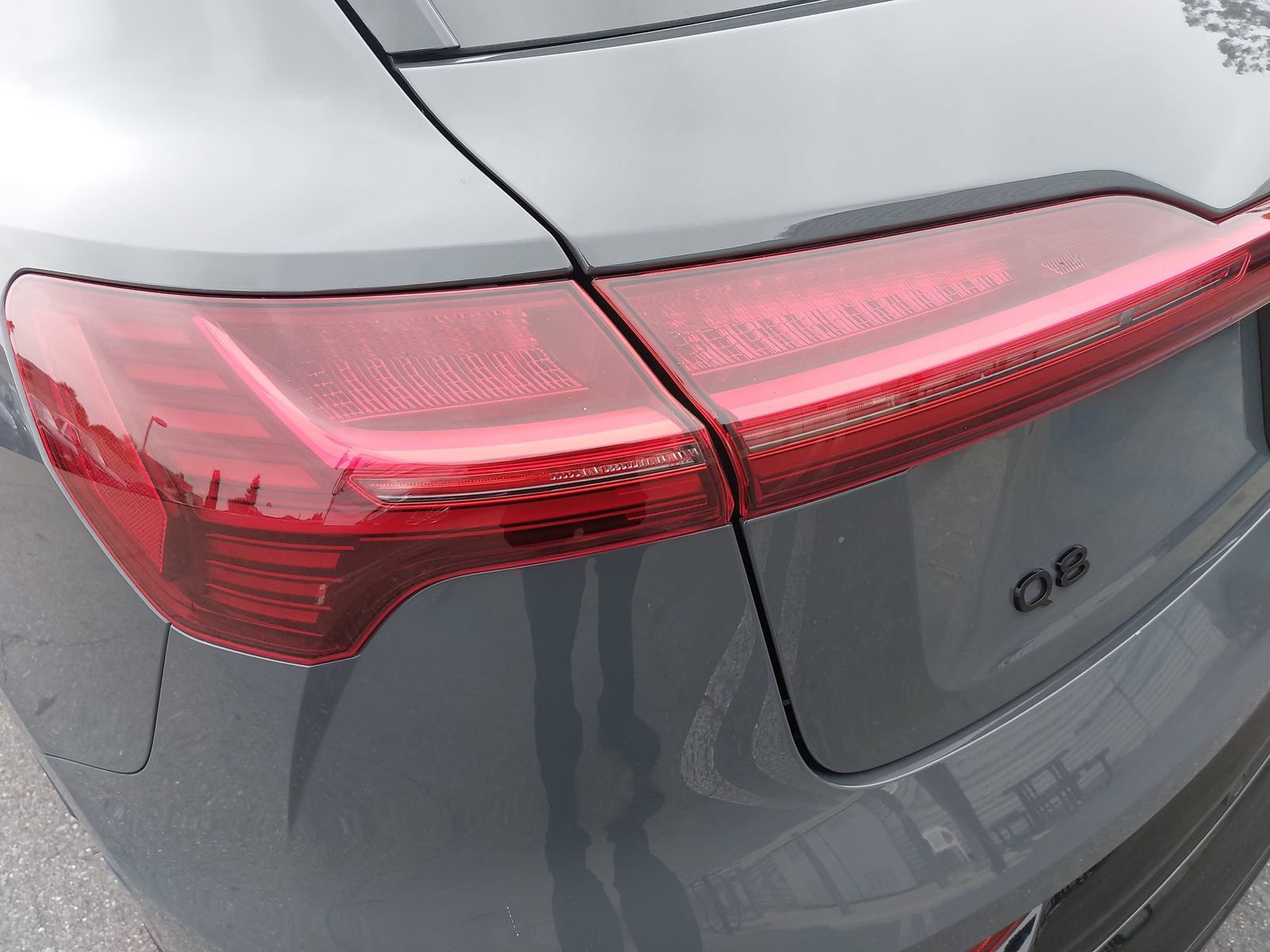 Used 2024 Audi Q8 e-tron Premium Plus w/ Premium Plus Package AWD/4WD image 38