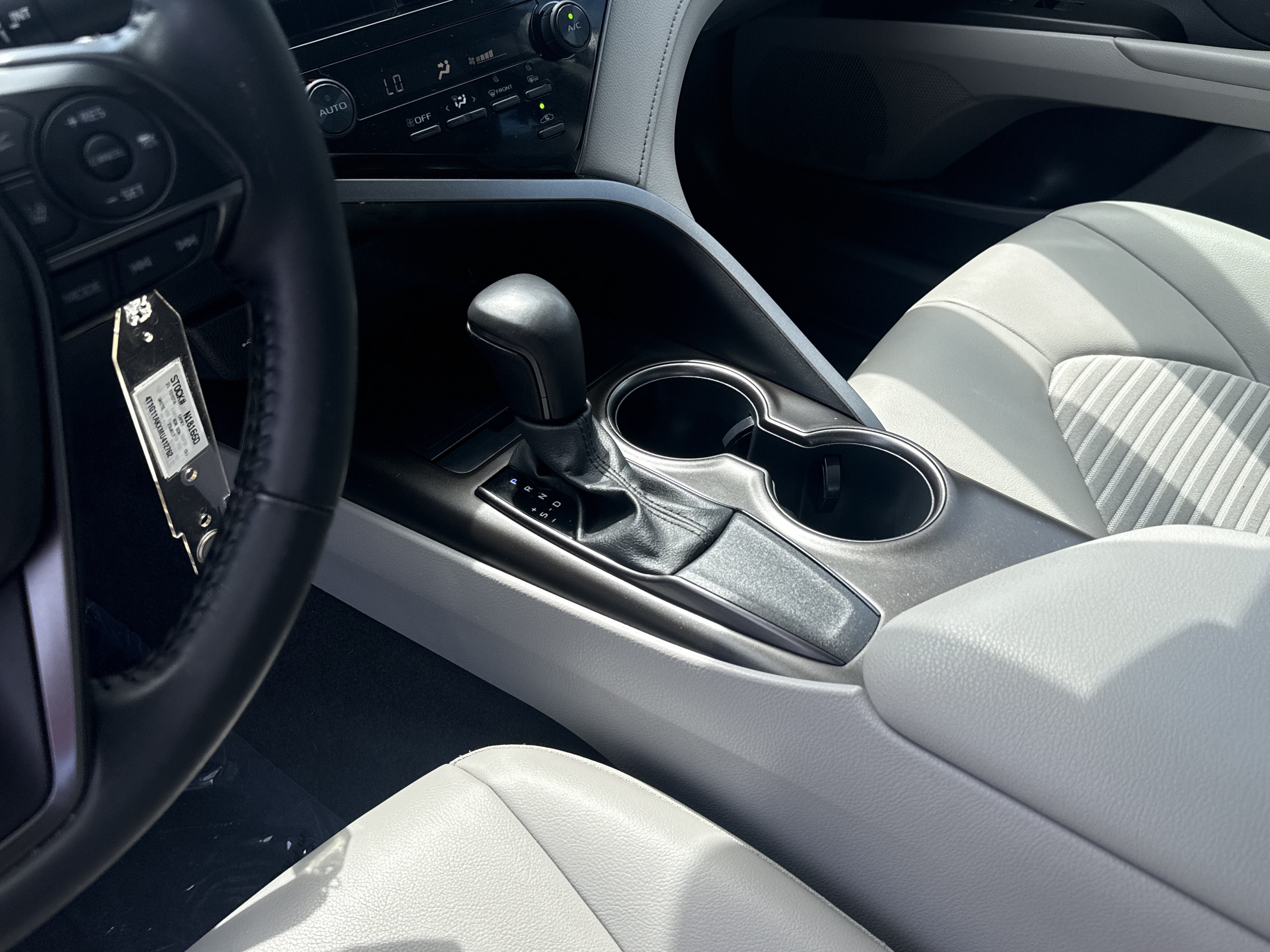 Used 2021 Toyota Camry SE FWD image 18