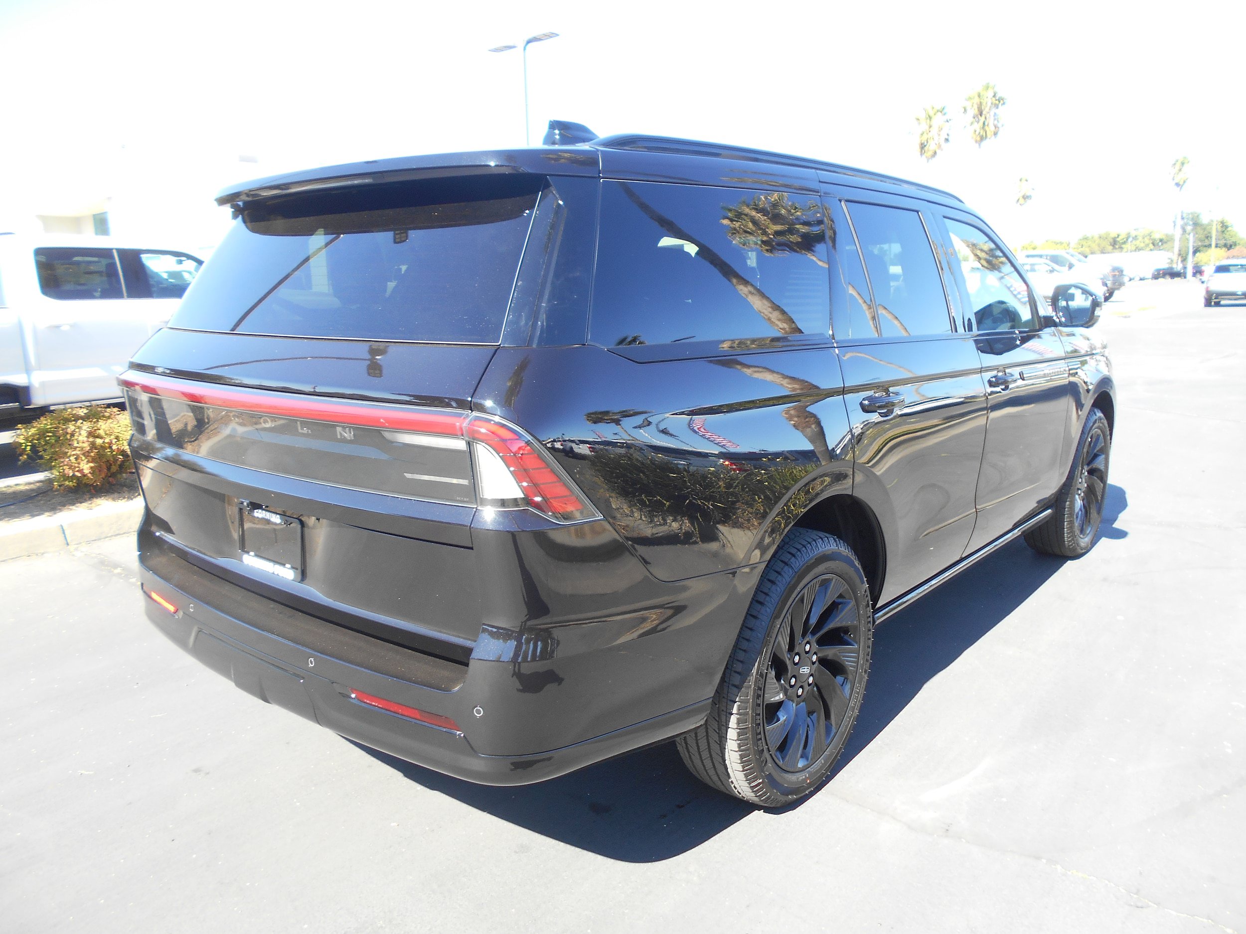 Used 2026 Lincoln Navigator Reserve w/ Jet Appearance Package AWD/4WD image 5