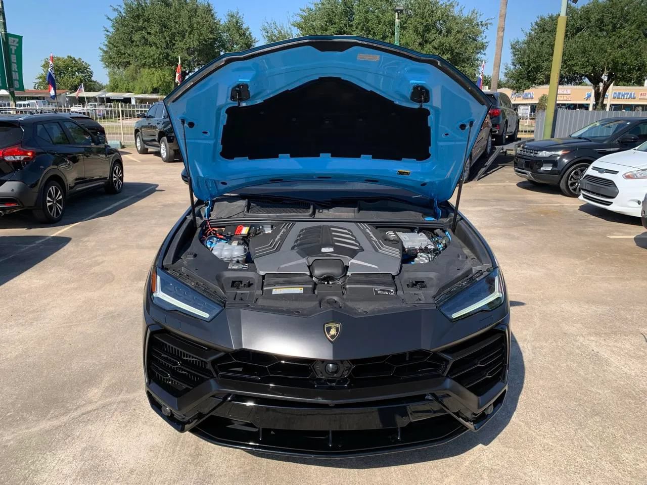 Used 2022 Lamborghini Urus AWD/4WD image 25