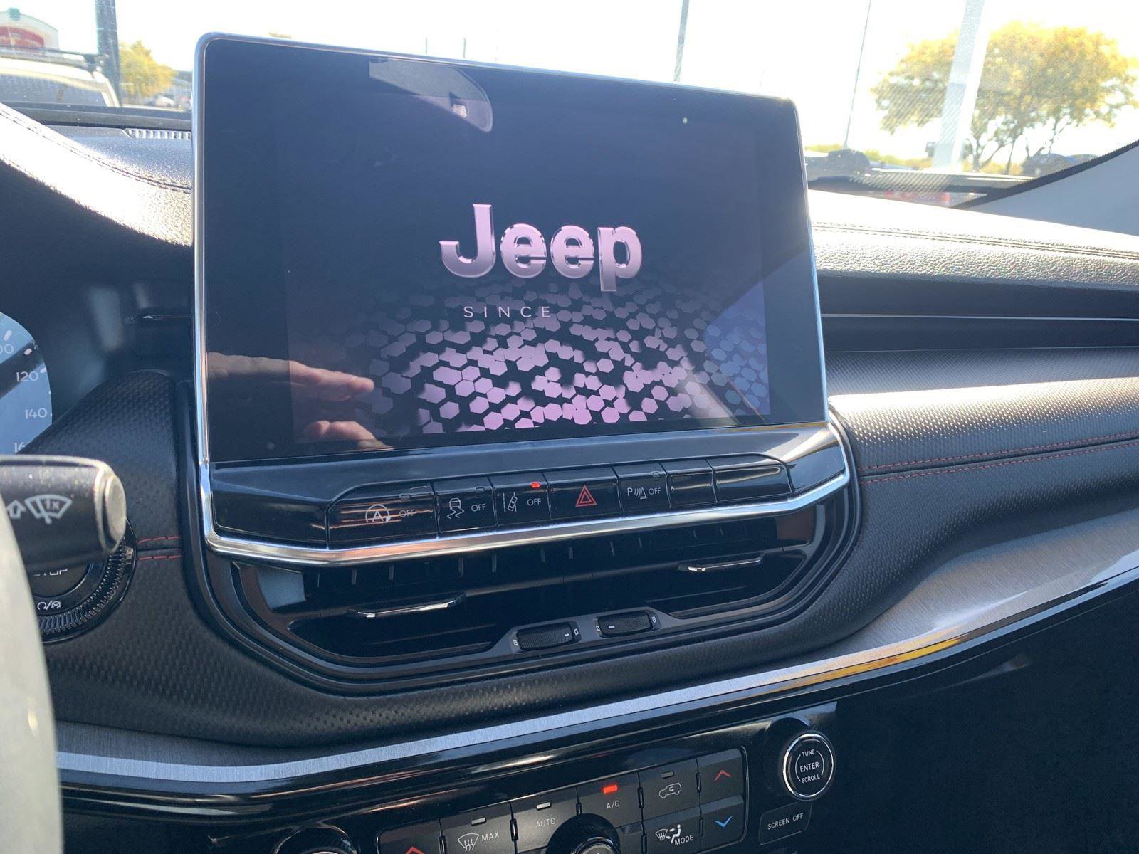 Used 2022 Jeep Compass Trailhawk w/ Trailhawk Convenience Group image 16