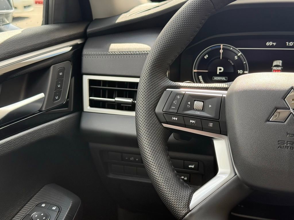 New 2025 Mitsubishi Outlander SEL image 10