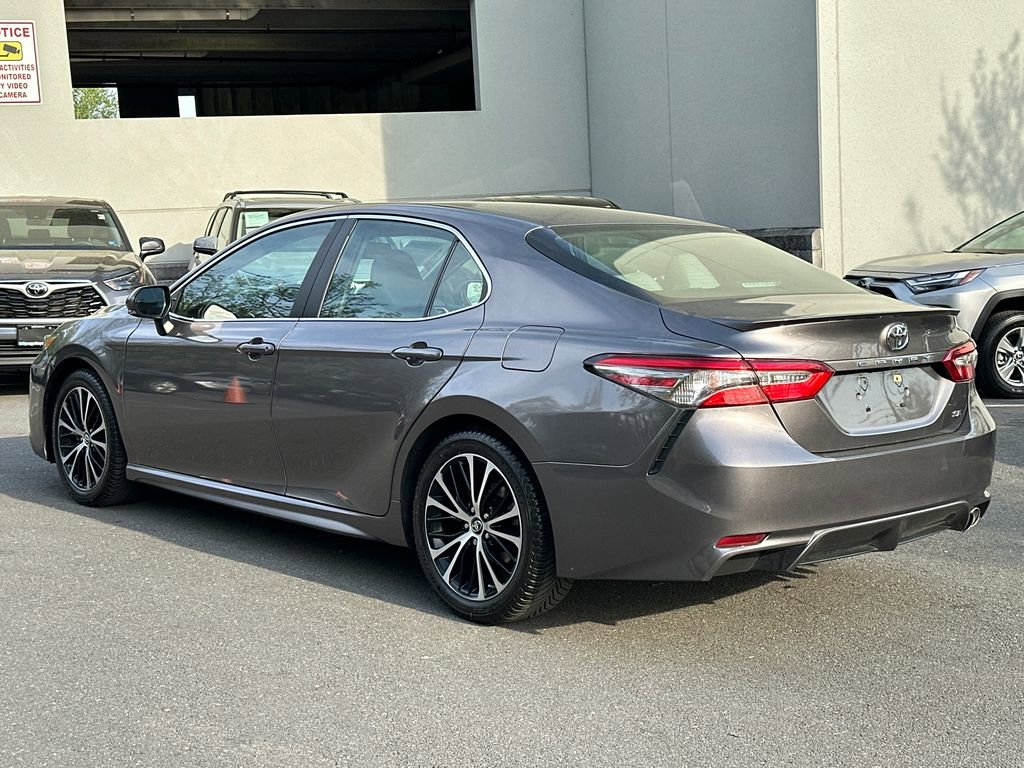 Used 2018 Toyota Camry SE w/ Moonroof Package FWD image 3