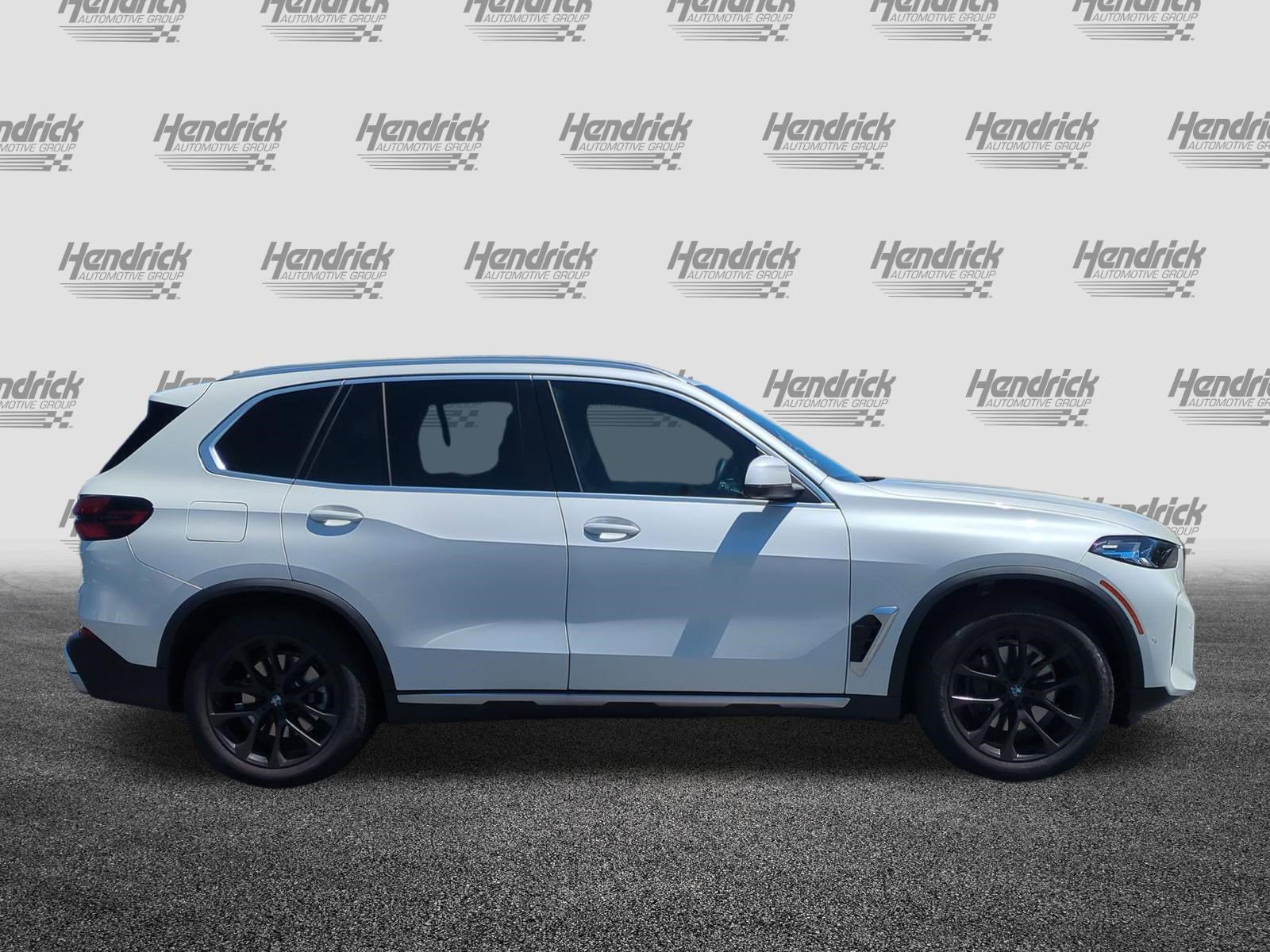 Certified 2024 BMW X5 xDrive40i w/ Premium Package AWD/4WD image 11