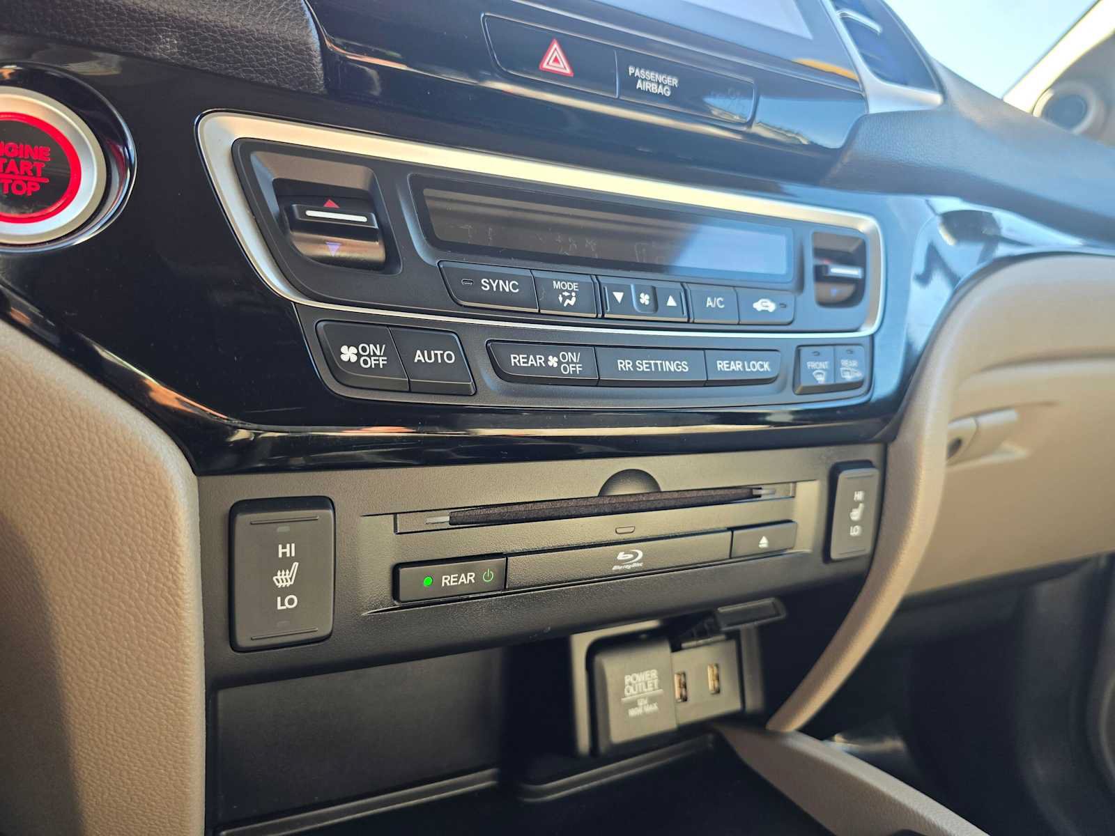 Used 2018 Honda Pilot Touring image 32