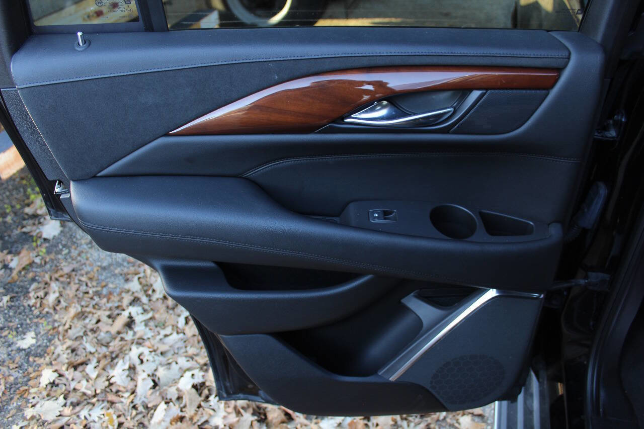 Used 2017 Cadillac Escalade Luxury image 21