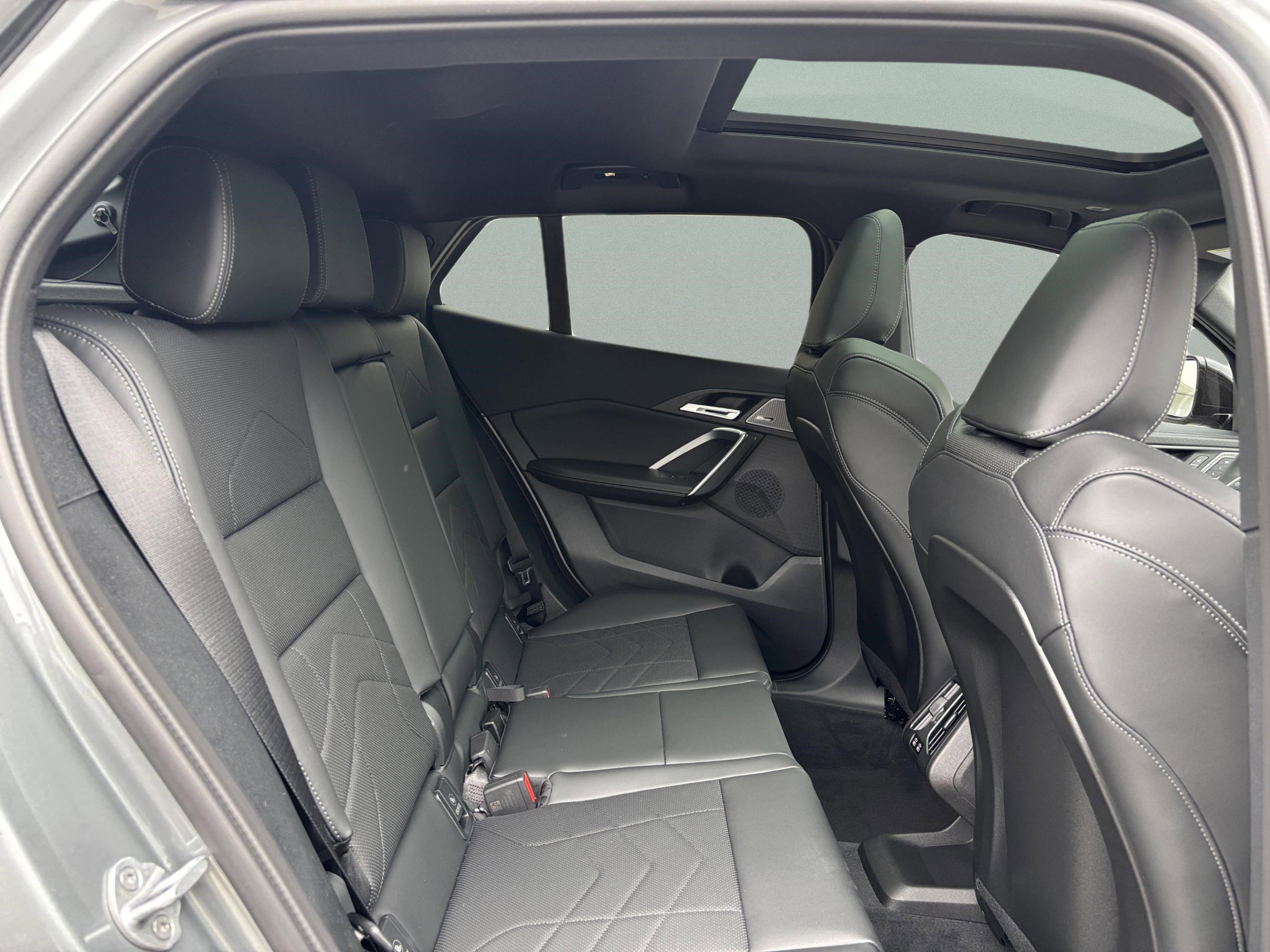 Used 2026 BMW X2 xDrive28i w/ Technology Package image 12