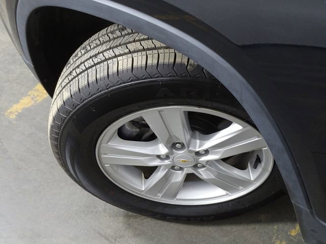 Used 2020 Chevrolet Trax LS w/ Tint and Cruise Package image 40