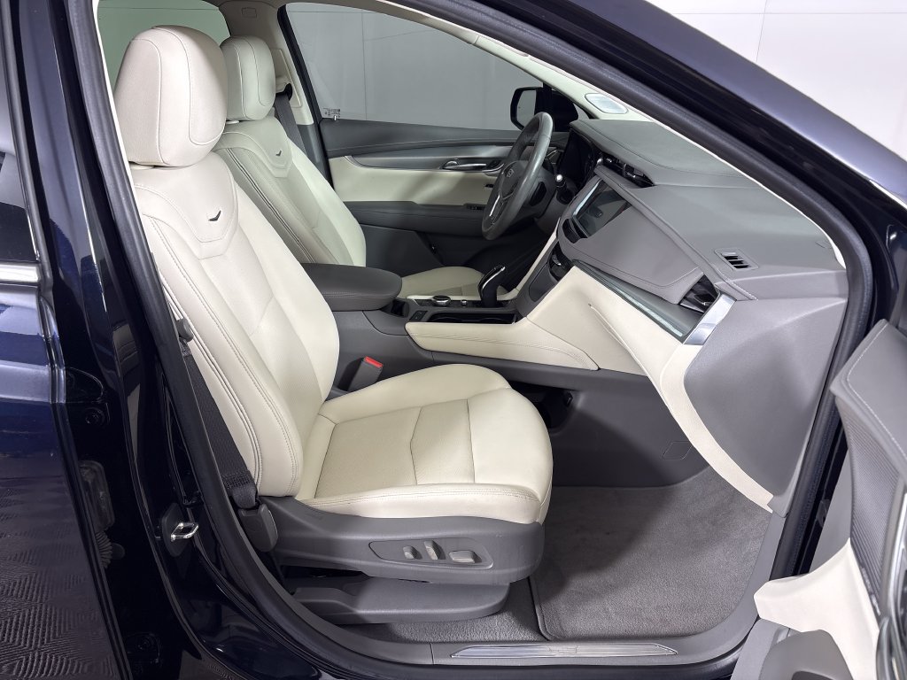 Used 2021 Cadillac XT5 Premium Luxury FWD image 6