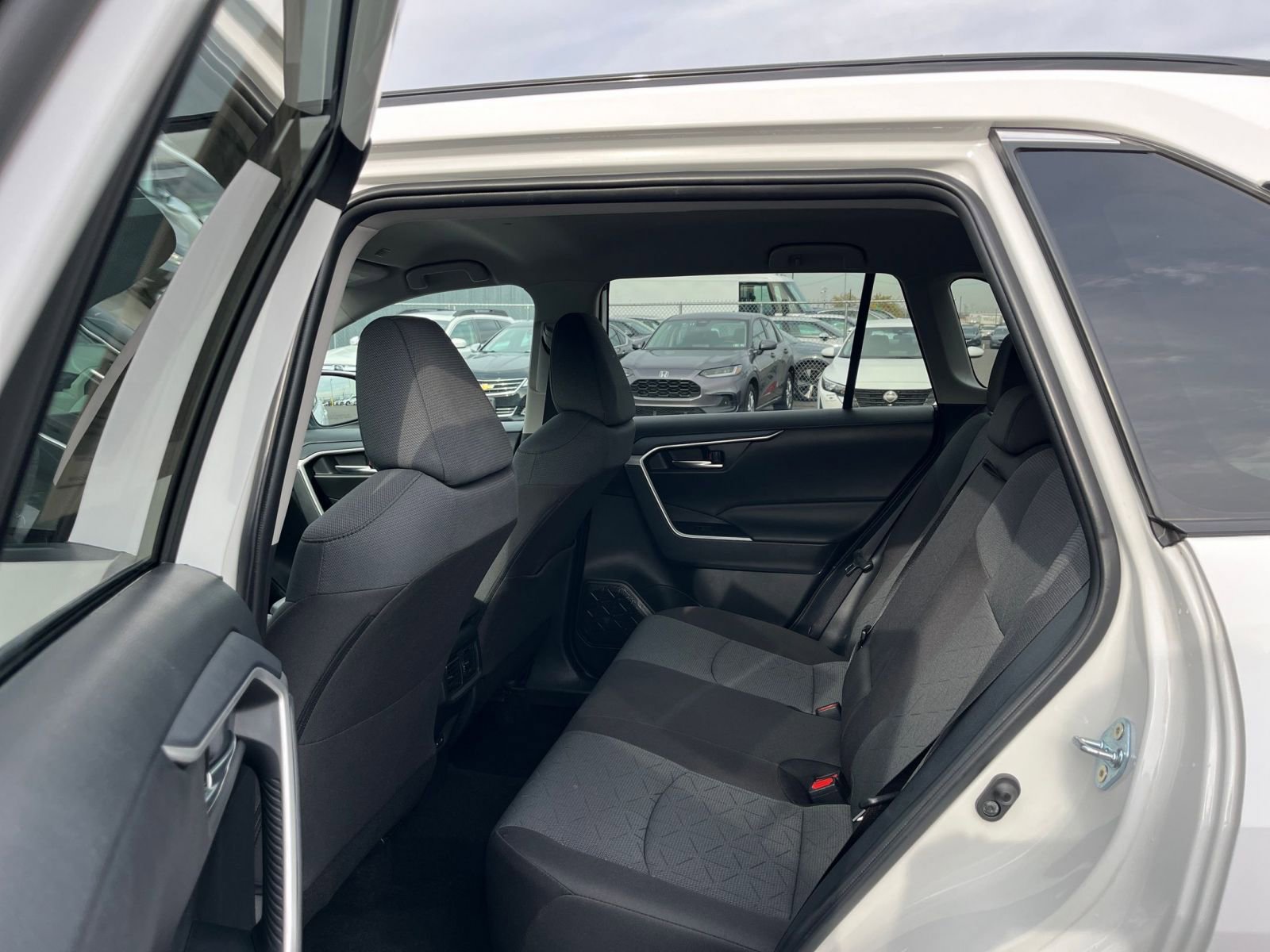 Used 2025 Toyota RAV4 XLE image 26