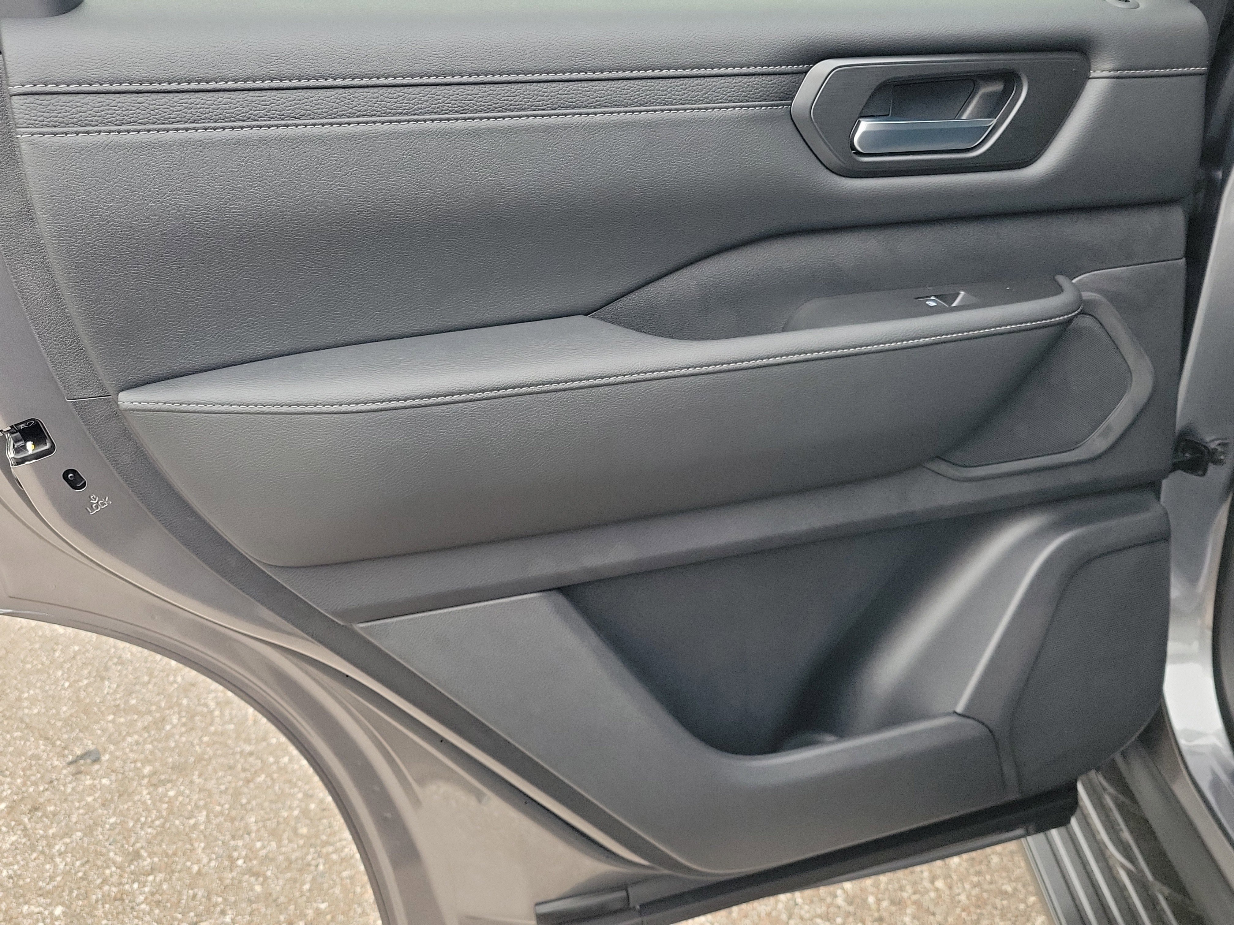 New 2026 Nissan Armada SV image 9