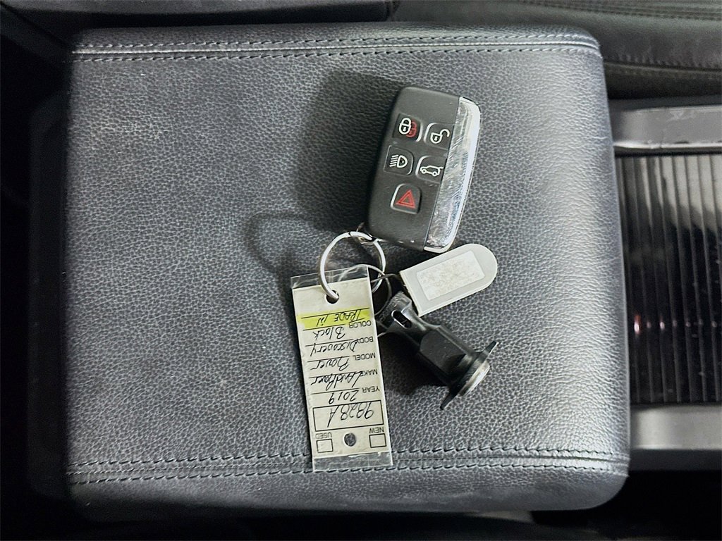 Used 2019 Land Rover Discovery Sport SE image 34