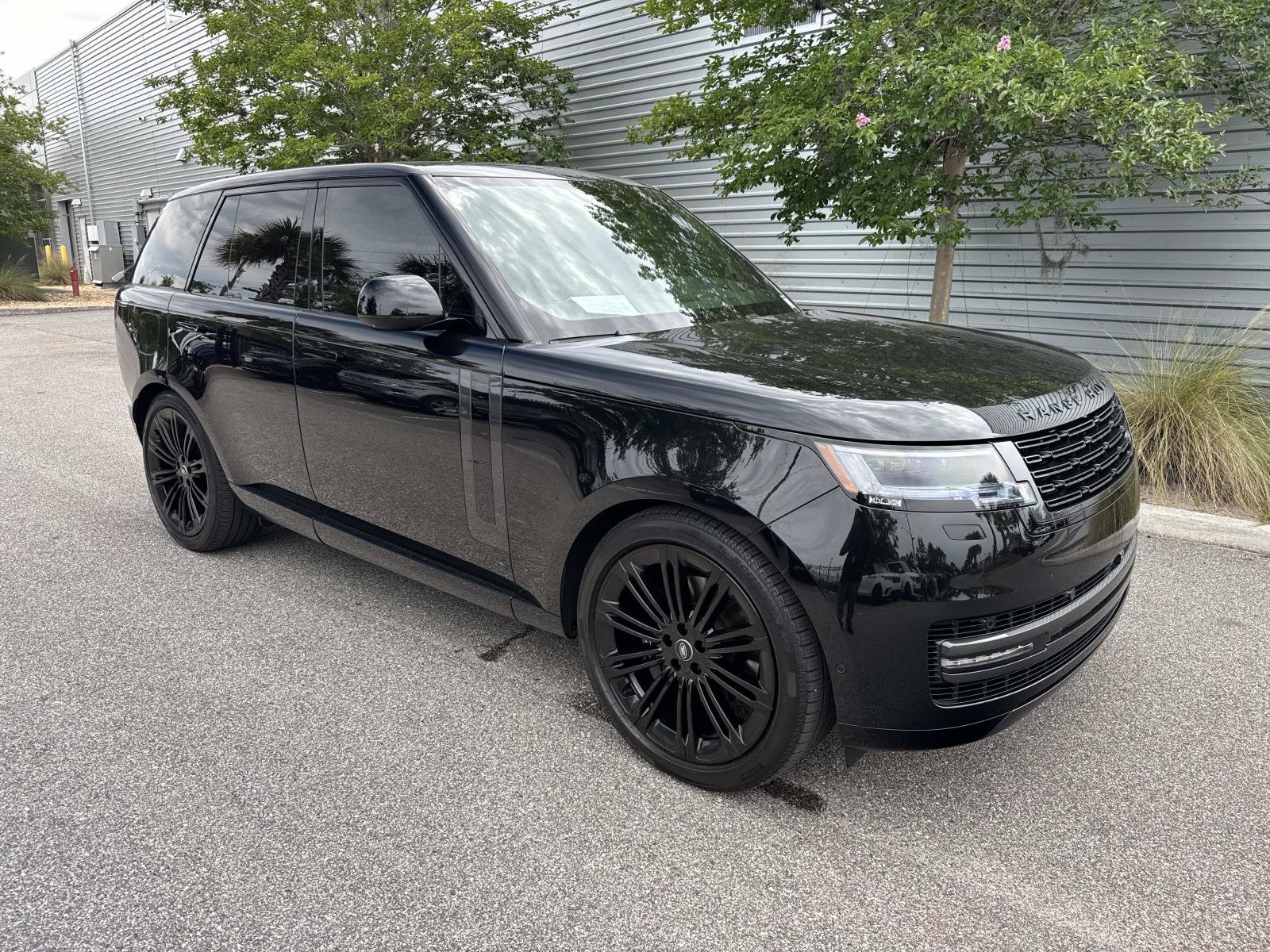 Certified 2025 Land Rover Range Rover SE AWD/4WD image 4