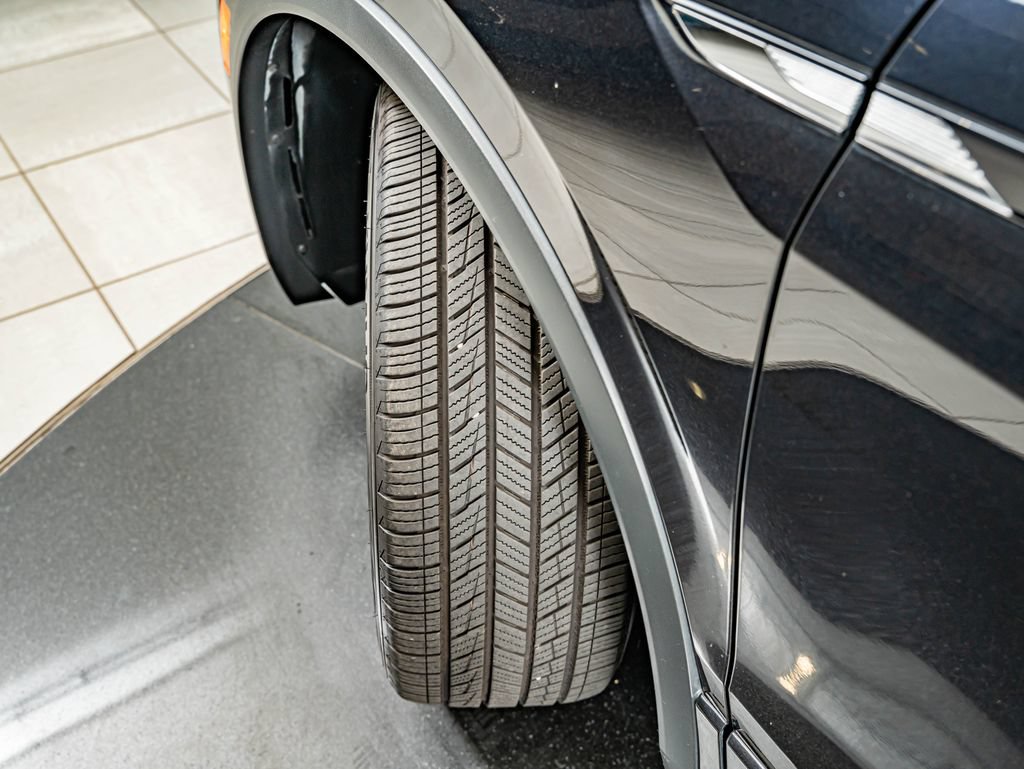 Used 2023 Volkswagen Tiguan SE R-Line FWD image 42