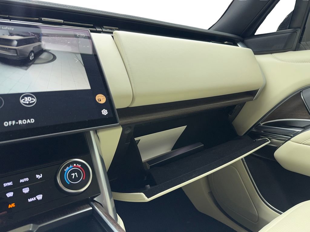 Used 2023 Land Rover Range Rover SE image 38