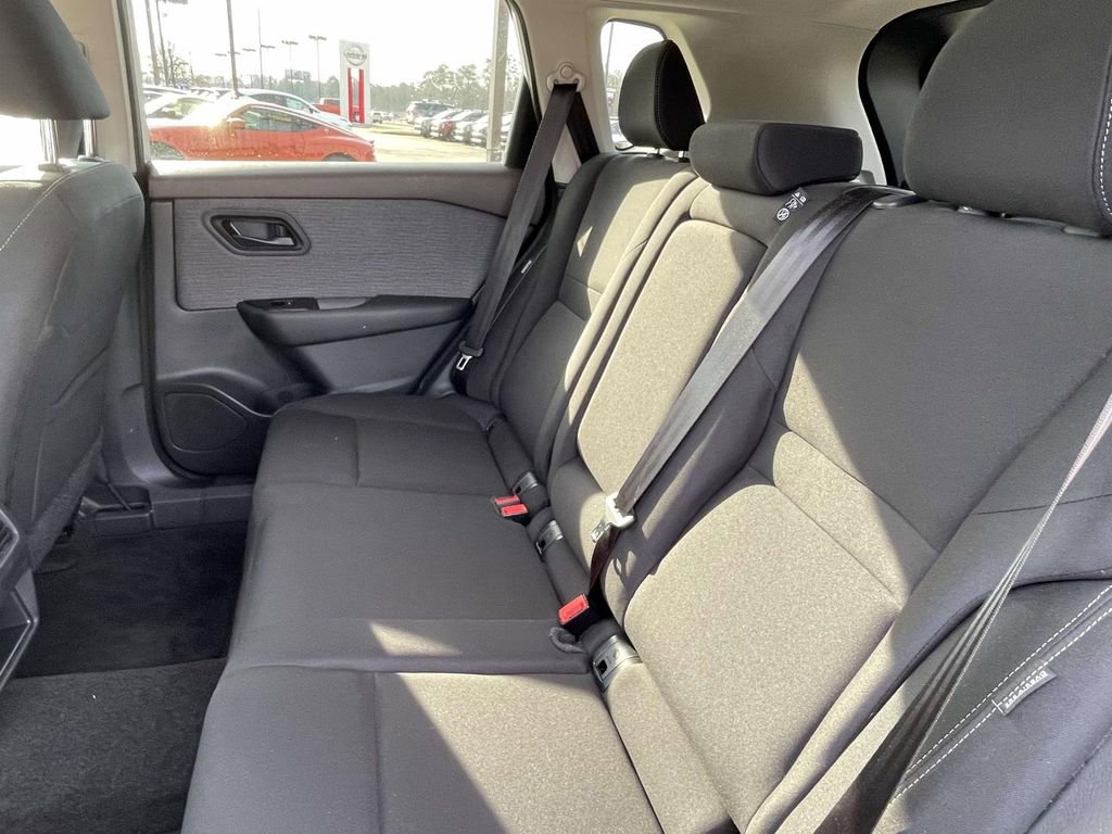 Used 2023 Nissan Rogue S image 10