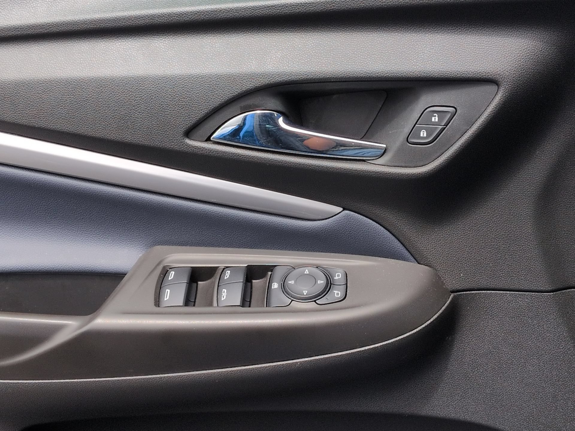 Certified 2022 Chevrolet Bolt EUV LT w/ Convenience Package FWD image 22
