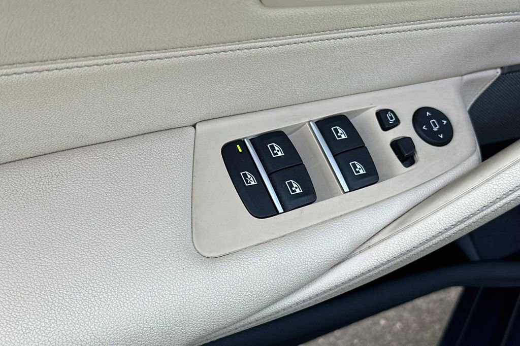 Used 2023 BMW 530e 530e iPerformance w/ Premium Package image 11