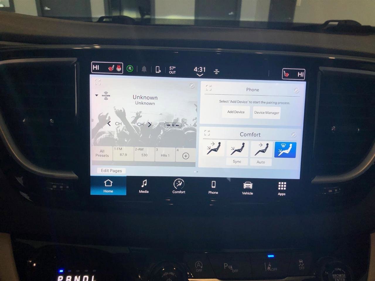 Used 2023 Chrysler Pacifica Touring-L FWD image 19