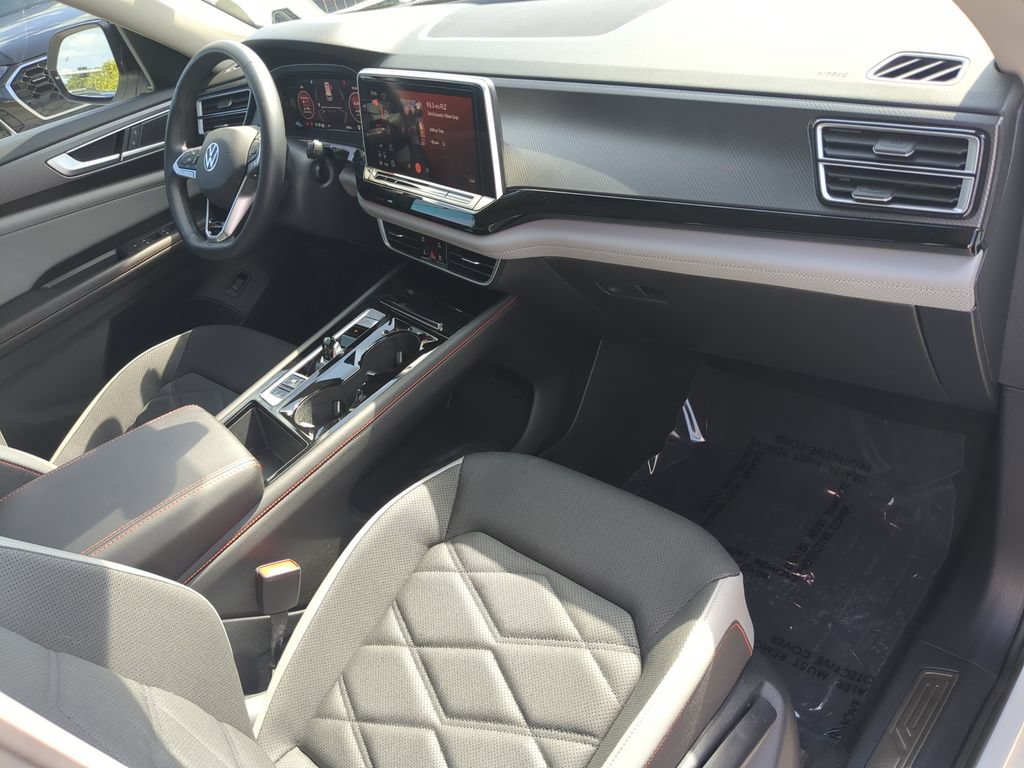 Certified 2024 Volkswagen Atlas Peak Edition SE AWD/4WD image 13
