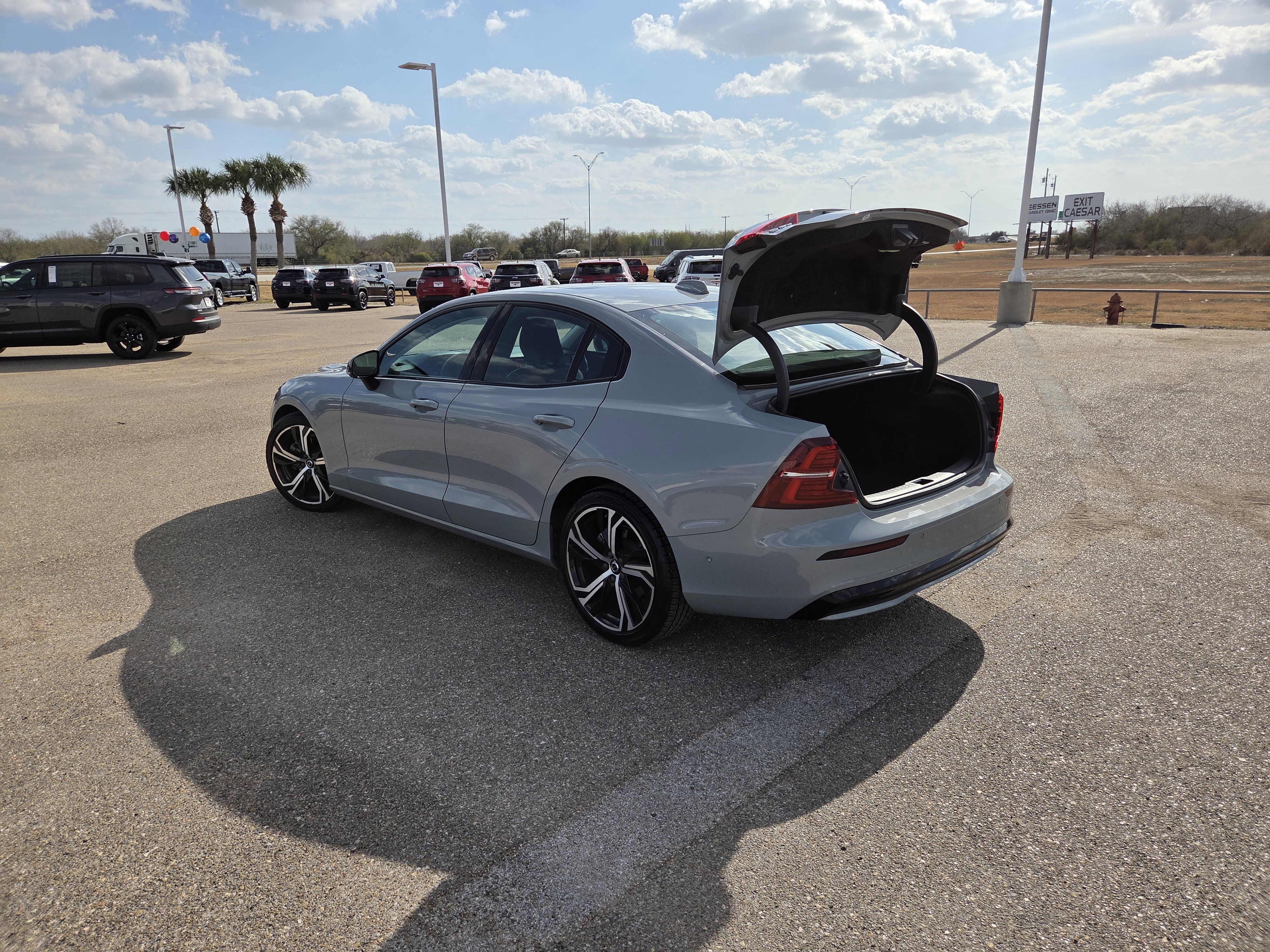 Used 2024 Volvo S60 B5 Plus image 24