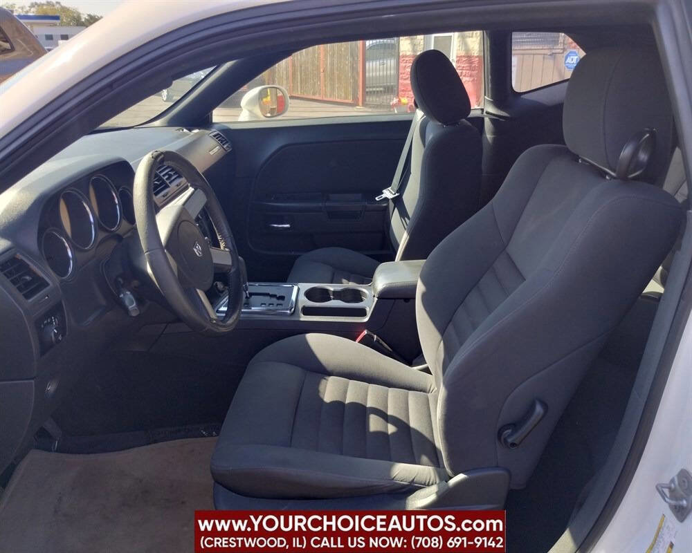 Used 2010 Dodge Challenger SE image 14