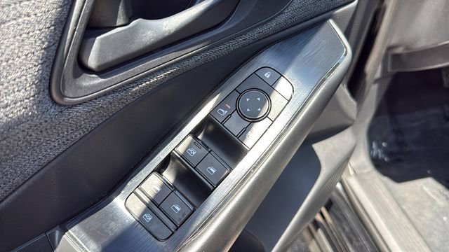 Used 2023 Nissan Rogue S AWD/4WD image 18