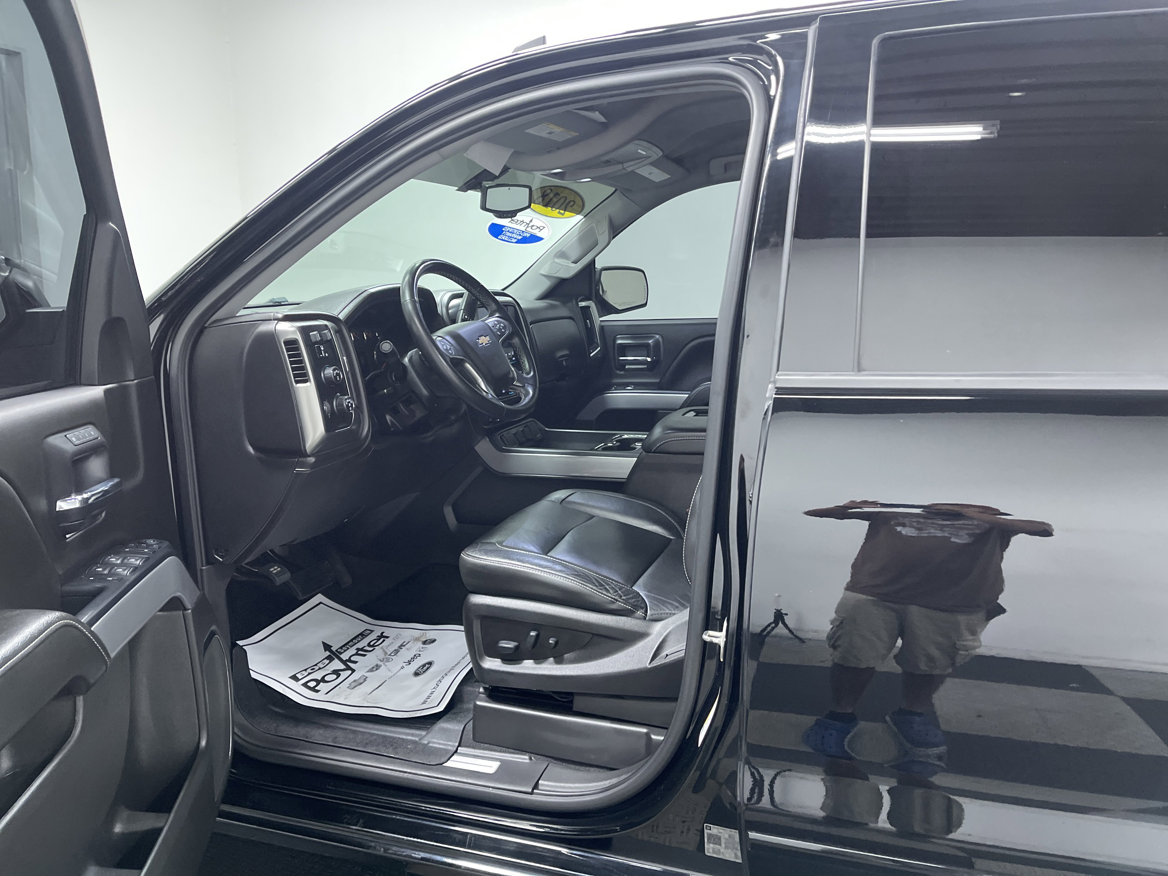 Used 2018 Chevrolet Silverado 1500 LTZ Z71 w/ Midnight Edition AWD/4WD image 9