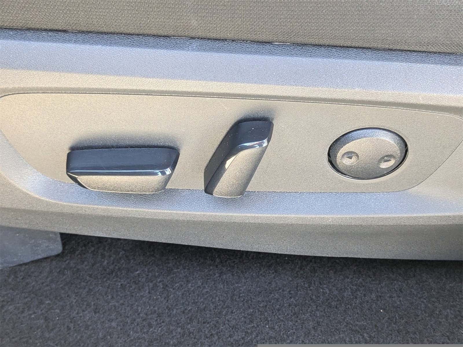 Used 2025 Nissan Pathfinder SV image 22