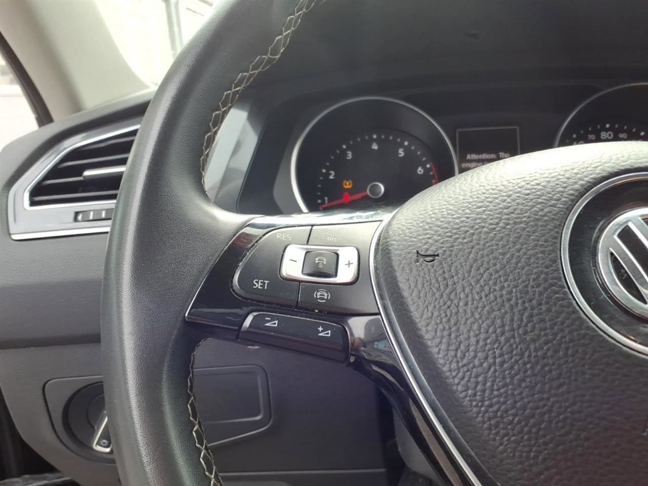 Used 2021 Volkswagen Tiguan SE image 14