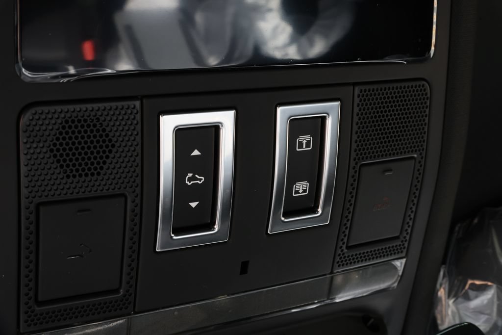 New 2026 Land Rover Defender 110 X-Dynamic SE AWD/4WD image 27