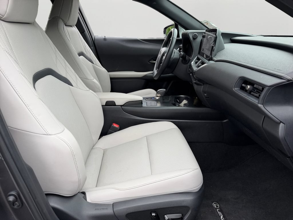 Used 2025 Lexus UX 300h AWD w/ Accessory Package (Z1) image 8
