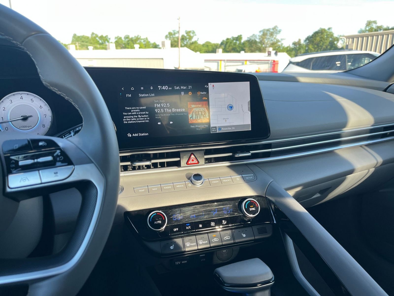 Used 2025 Hyundai Elantra SEL FWD image 17