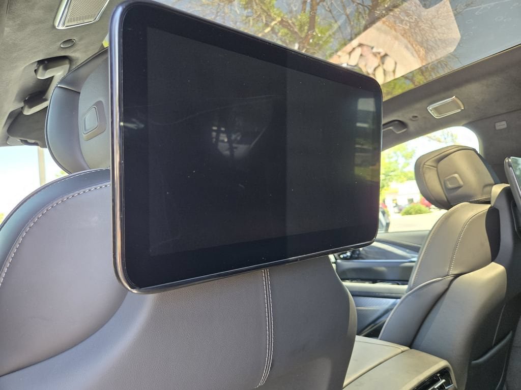 New 2026 Cadillac Escalade IQL Sport 2 w/ LPO, Floor Liner Package AWD/4WD image 23