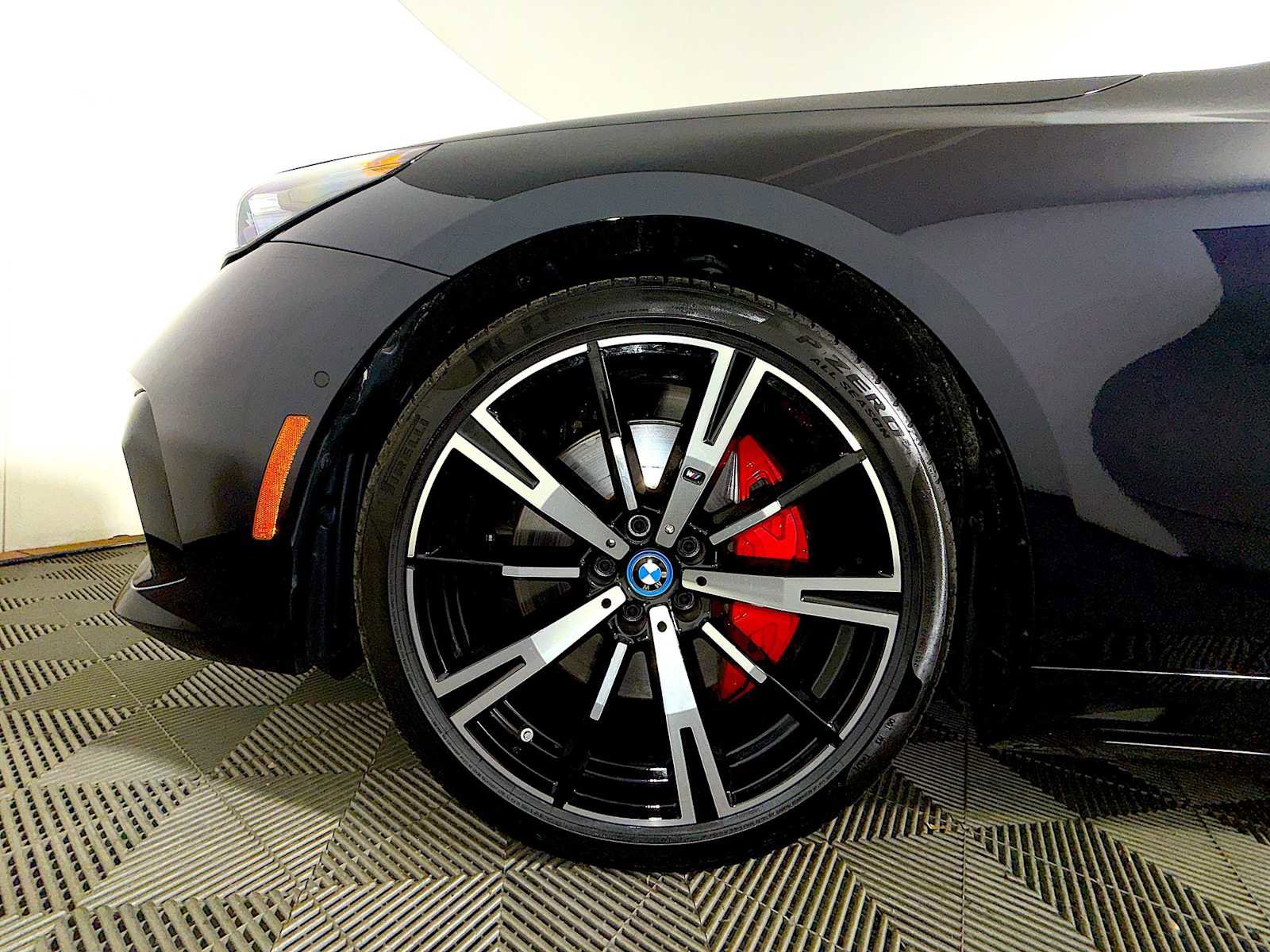 Used 2024 BMW i5 M60 w/ Premium Package image 8