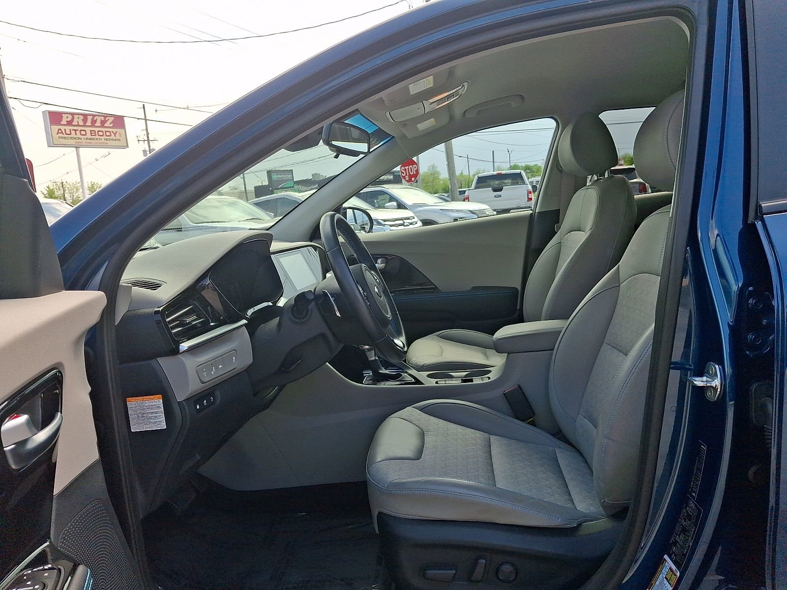 Used 2021 Kia Niro EX FWD image 13