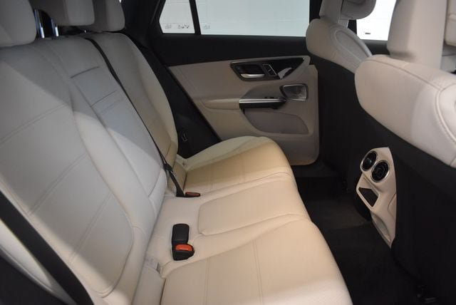 New 2027 Mercedes-Benz GLC 300 4MATIC image 17