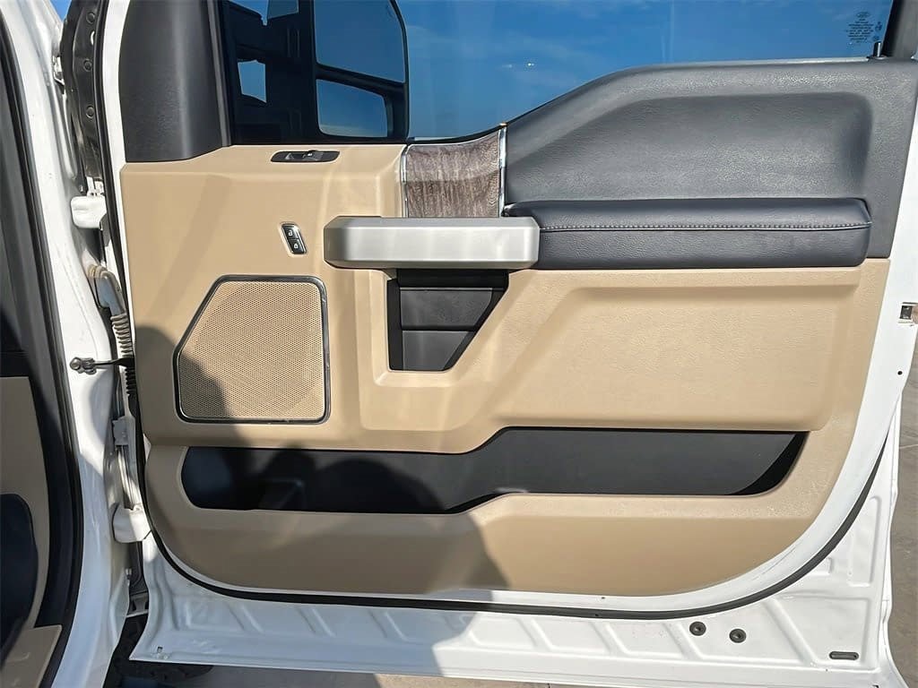 Used 2018 Ford F250 Lariat w/ Chrome Package image 11