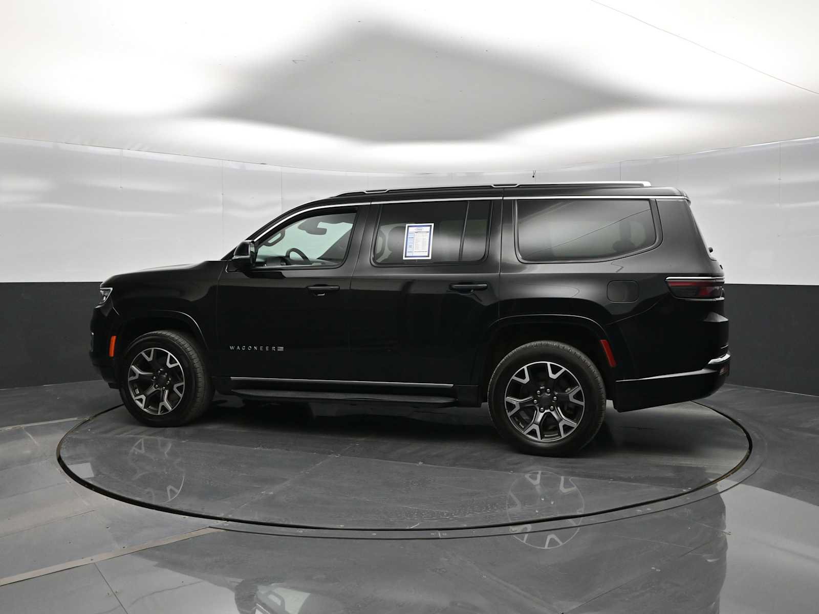 Used 2024 Jeep Wagoneer Series III AWD/4WD image 5