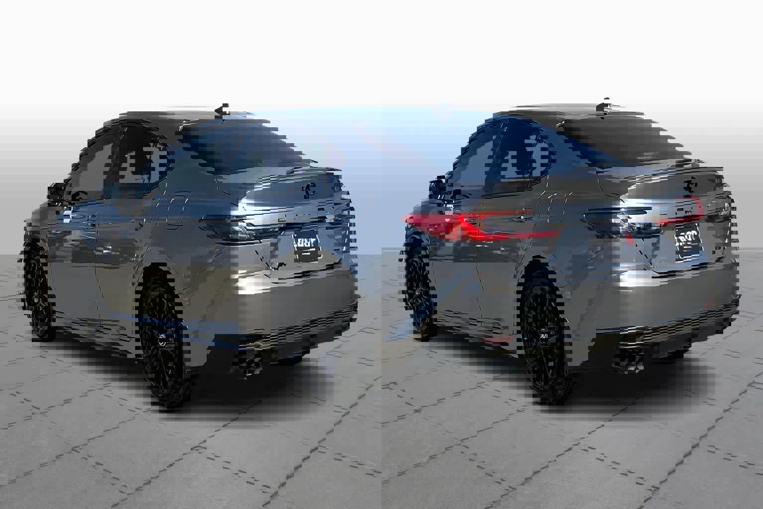 Used 2025 Toyota Camry SE w/ Convenience Package image 12