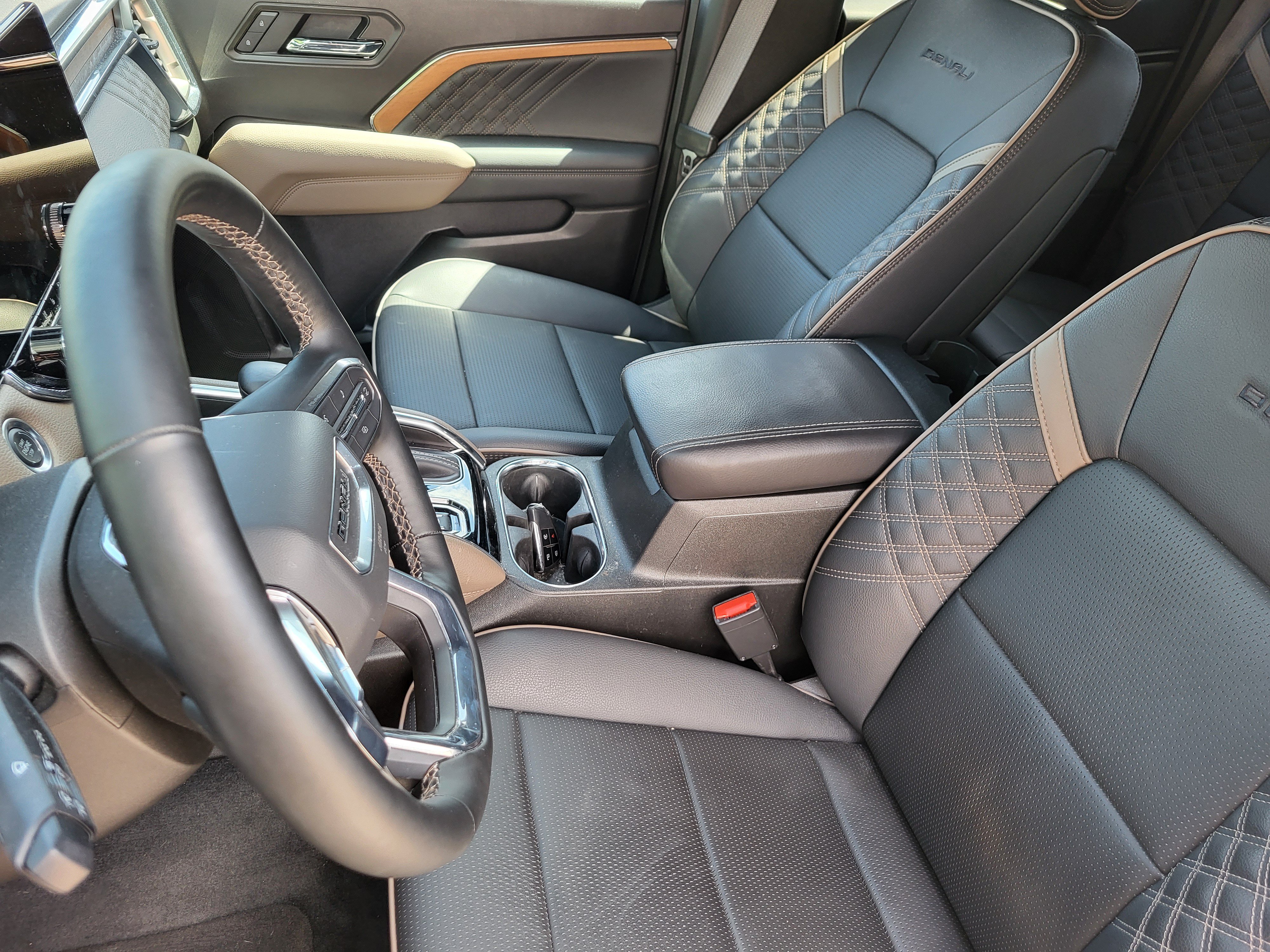 Certified 2025 GMC Canyon Denali AWD/4WD image 12
