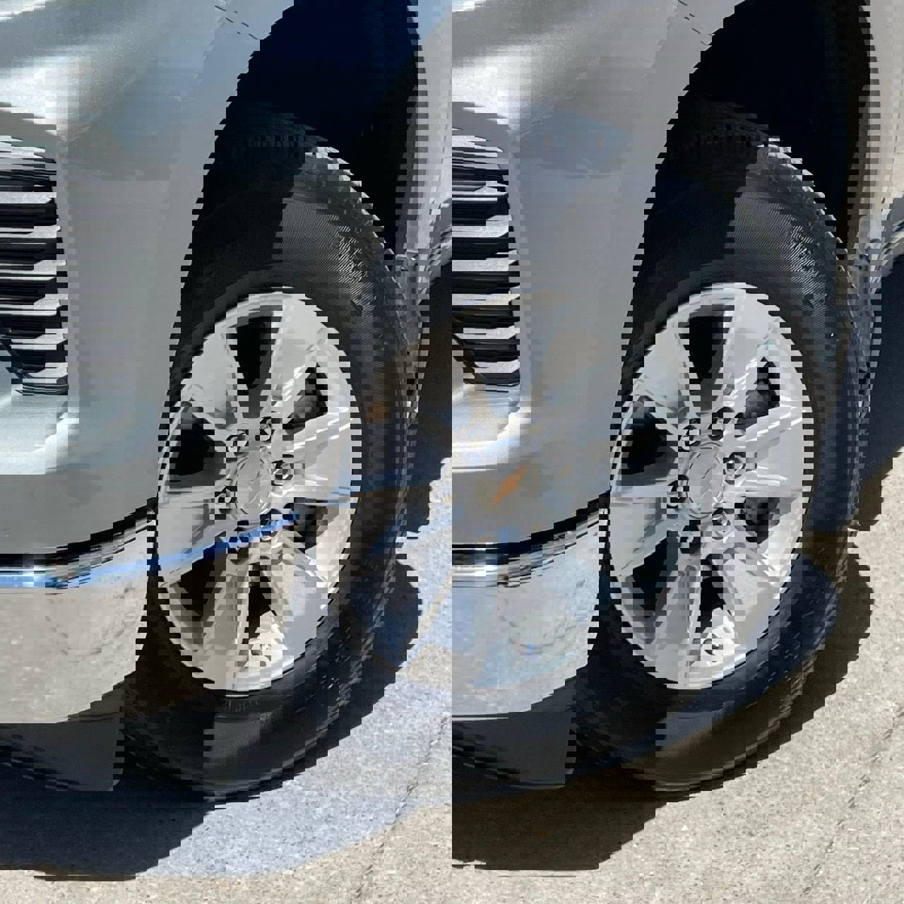 Used 2025 Chevrolet Silverado 1500 LT image 9