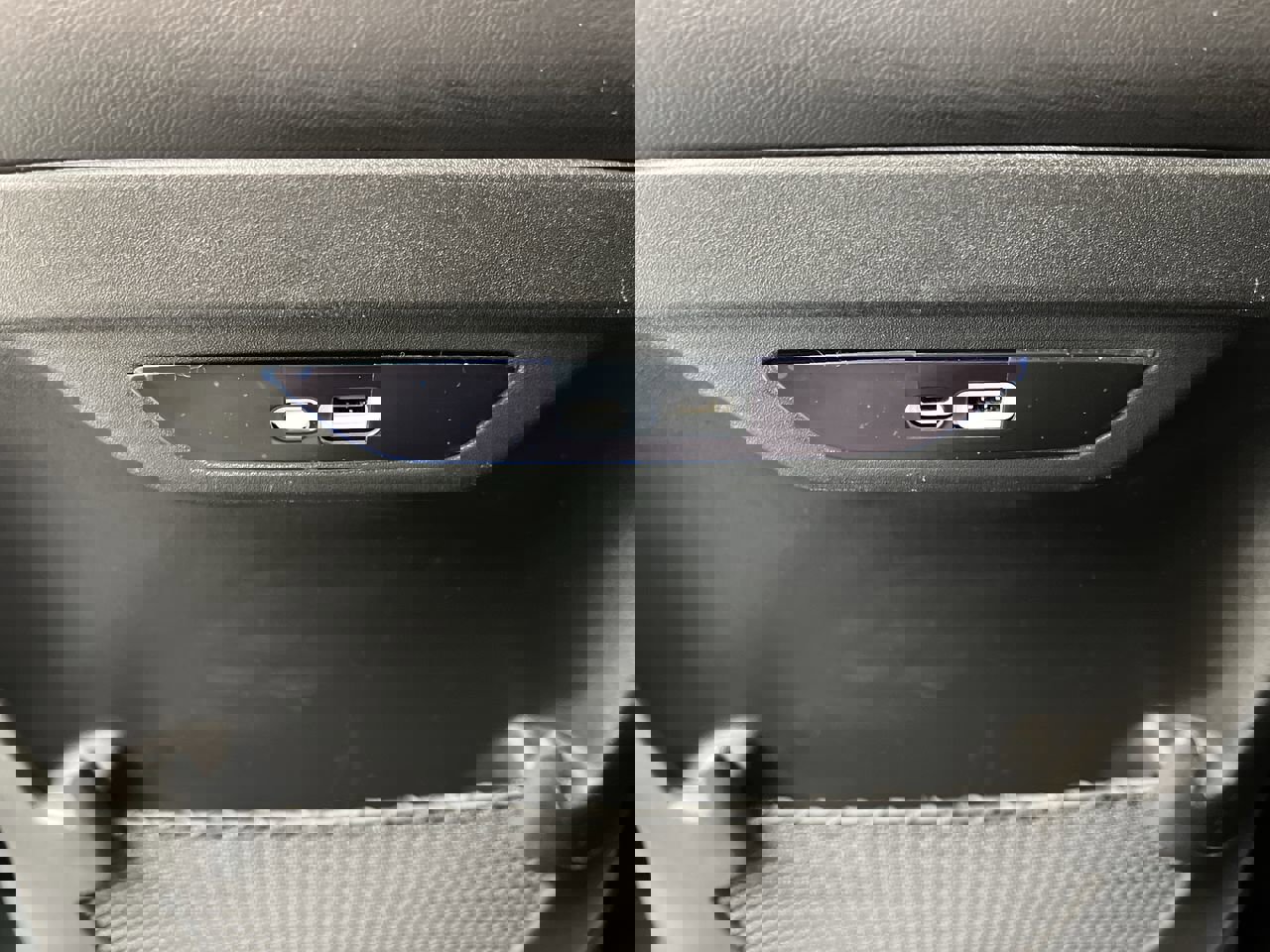 Used 2025 Chrysler Pacifica Select image 11