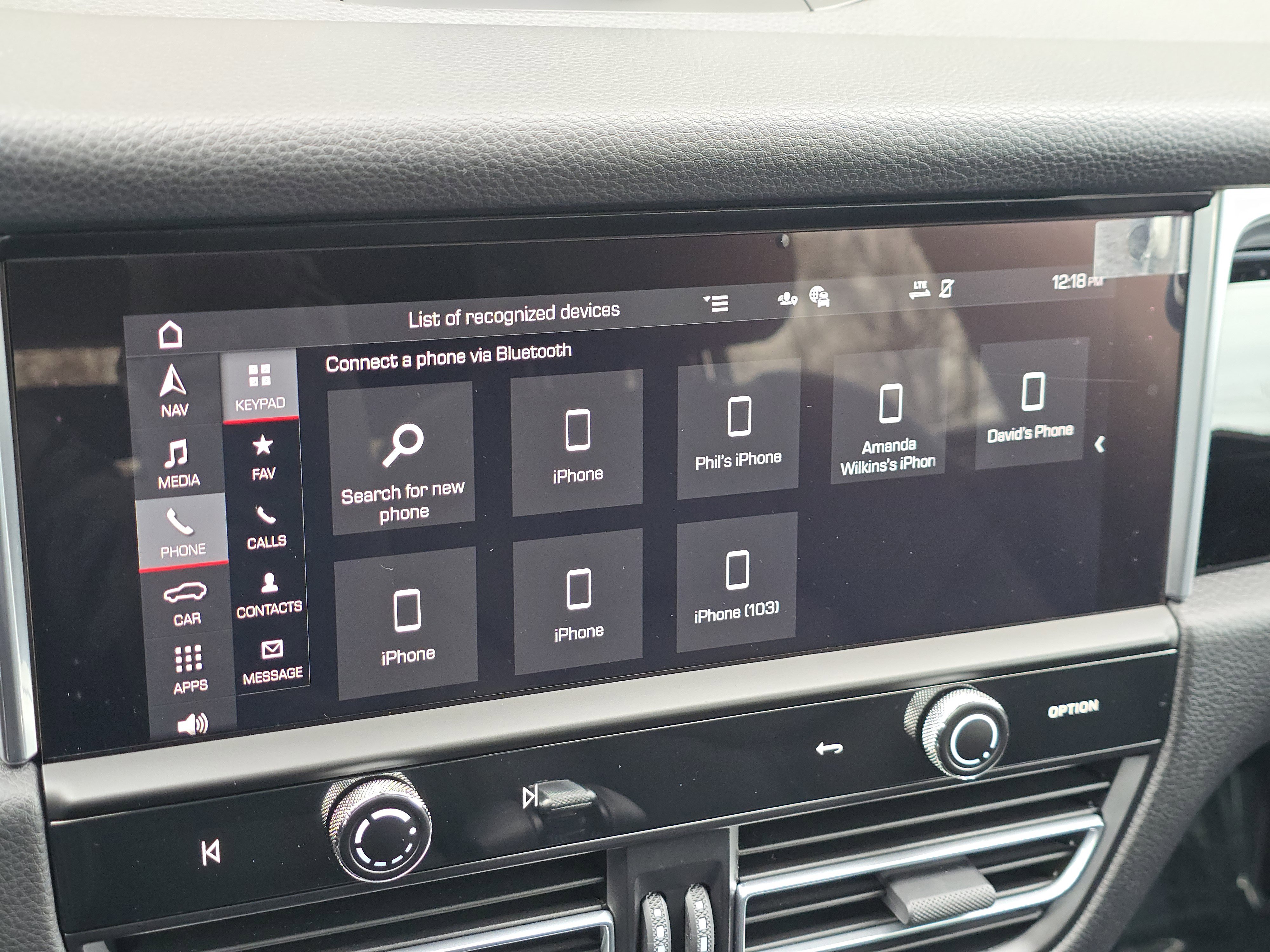 Certified 2025 Porsche Macan AWD/4WD image 22