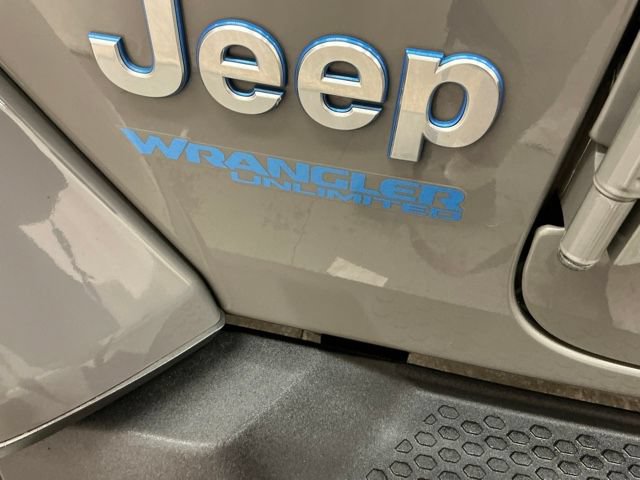 Used 2022 Jeep Wrangler Unlimited Sahara w/ Cold Weather Group AWD/4WD image 9