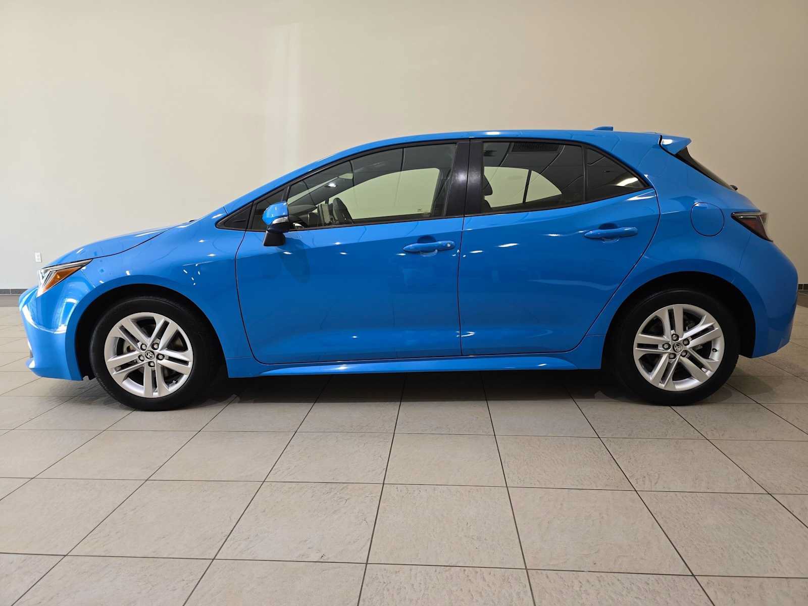 Used 2019 Toyota Corolla SE FWD image 3