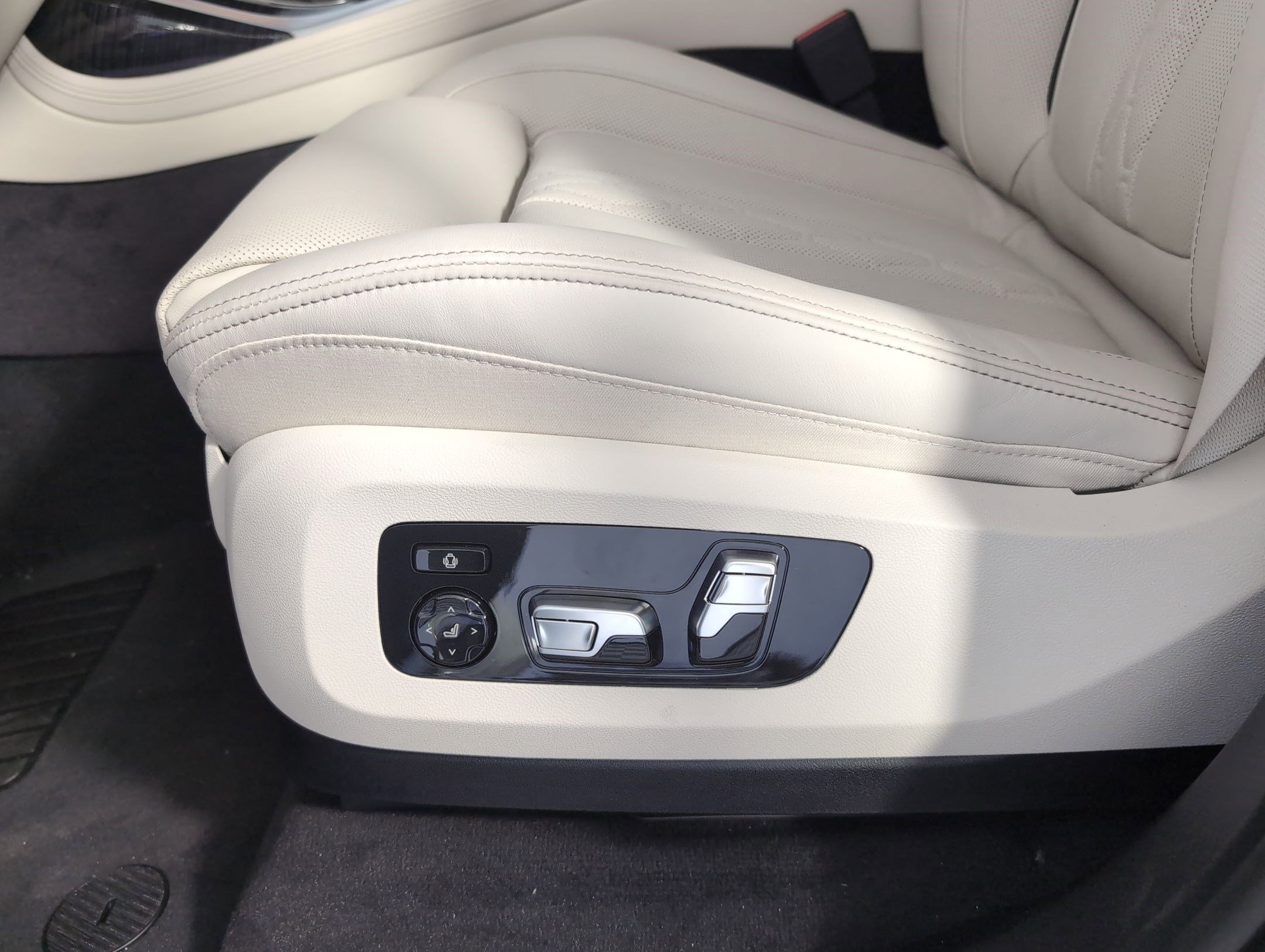 New 2026 BMW X7 M60i image 11