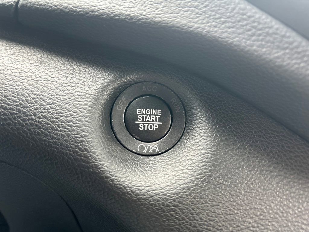 Used 2019 Jeep Cherokee Latitude Plus w/ Comfort/Convenience Group image 32