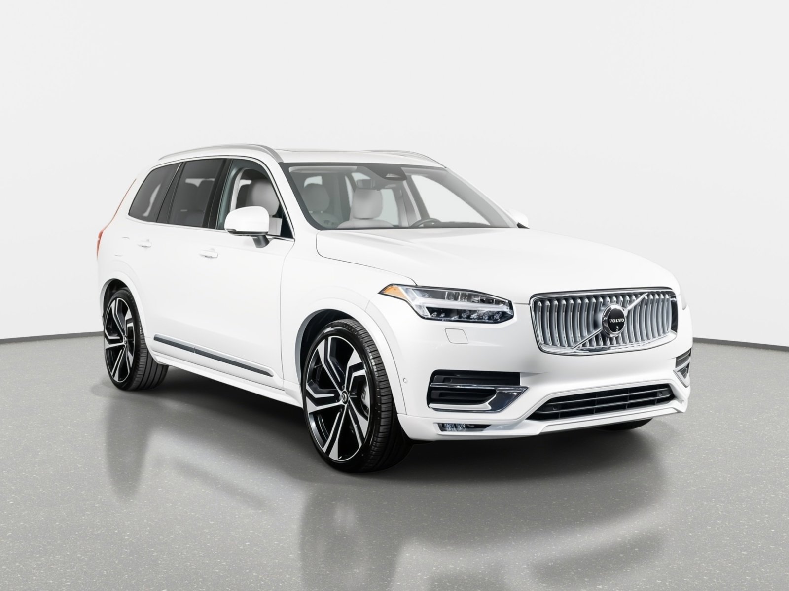 Used 2025 Volvo XC90 B6 Ultra w/ Protection Package Premier image 4
