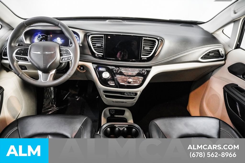 Used 2024 Chrysler Pacifica Select image 24